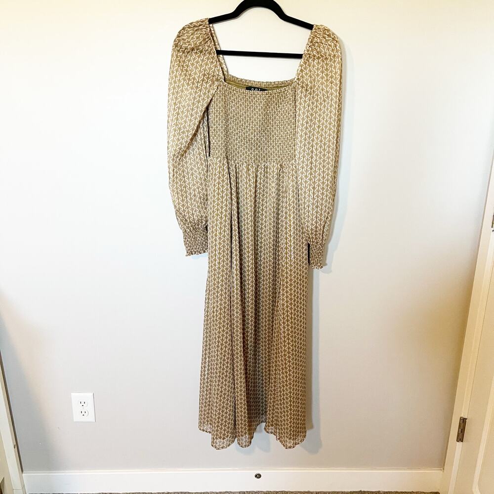 OPT Classic Smocked Long Sleeve
Front Slit Maxi Dress in Geo Print‎ medium
